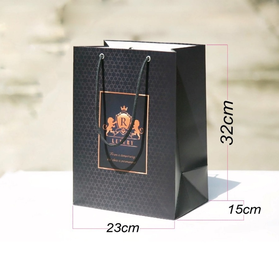 Chọn túi có kích thước vừa với chai rượu bên trong