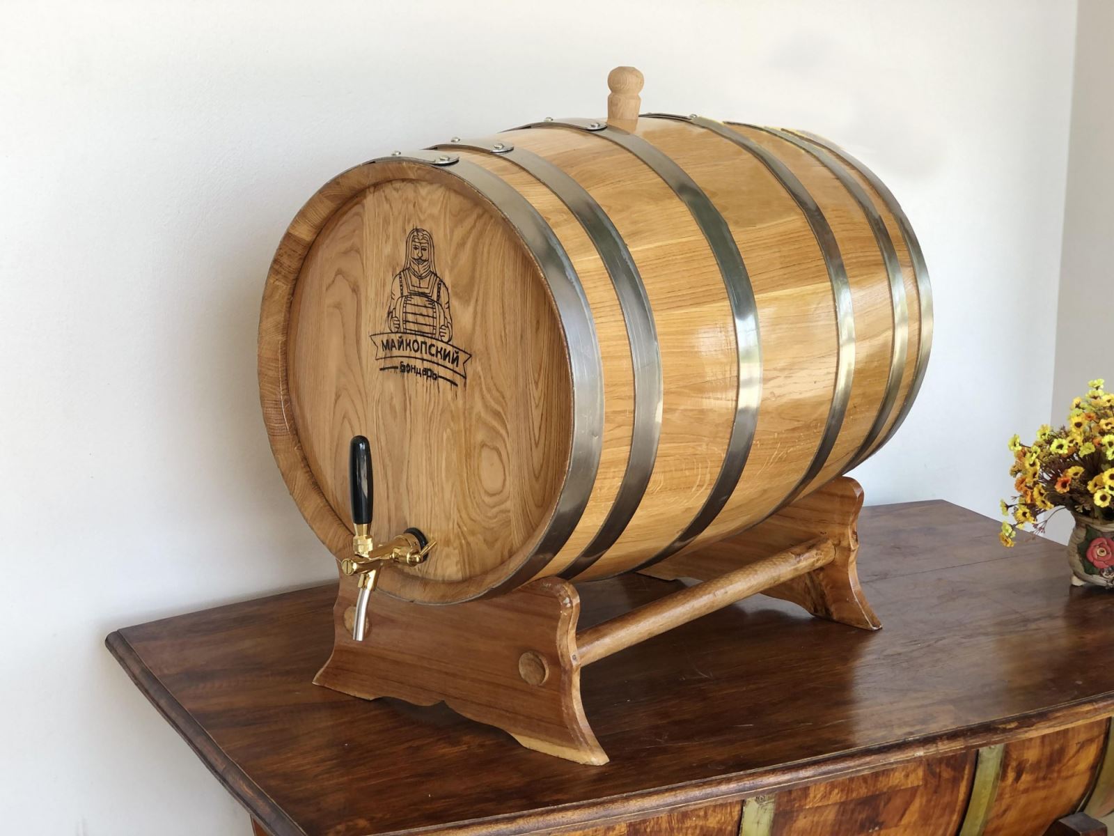 Thùng đựng rượu gỗ sồi 30 lít có kích thước nhỏ gọn, dễ dàng vận chuyển
